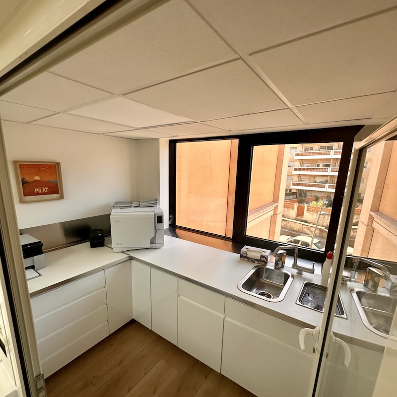 Salle de stérilisation pour une sécurité des soins.